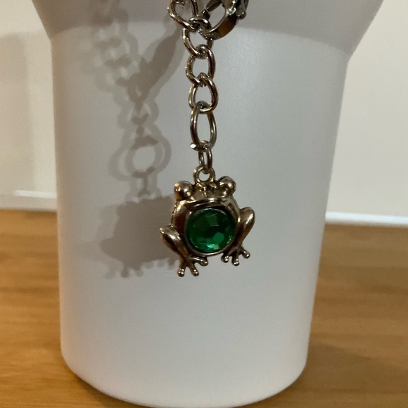 Hand Crafted Stanley Cup Charm Frog with Emerald Stone Cup Handle Green Silver - Picture 5 of 8